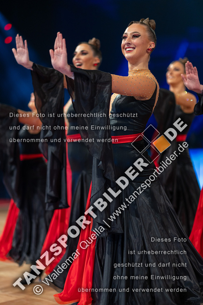 20251206-00391 | Hier finden Sie Tanz Bilder vom Latein und Standard Formationen tanzen. Sportbilder vom Tanzsport. Schöne Fotos und von Weltmeisterschaft, Europameisterschaft, Bundesliga, Regionalliga, Oberliga und Landesliga sowie von GOC Stuttgart, DanceComp, WM Bremen