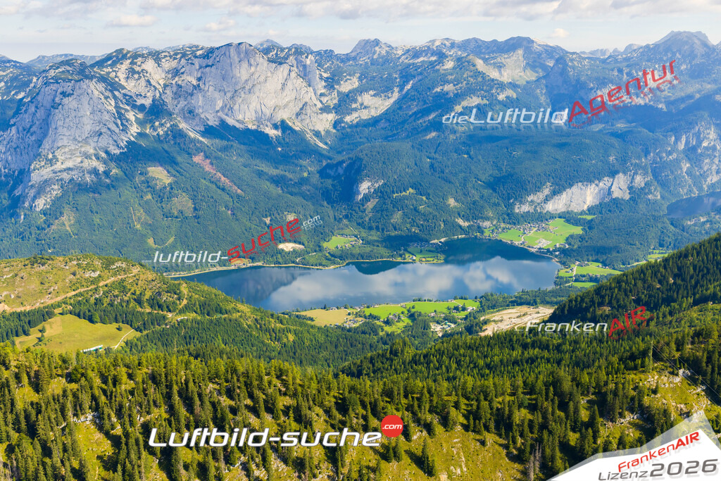 Luftaufnahme von Grundlsee Vs Google Maps- Die Luftaufnahme wurde 2025 vom UL-Flugzeug heraus erstellt ( keine Drohne ) - Hochauflösende Luftaufnahme - für professionelle Ausdrucke geeignet. Die Geschenkidee !Mit Lizenz und Bildrechte bestellbar