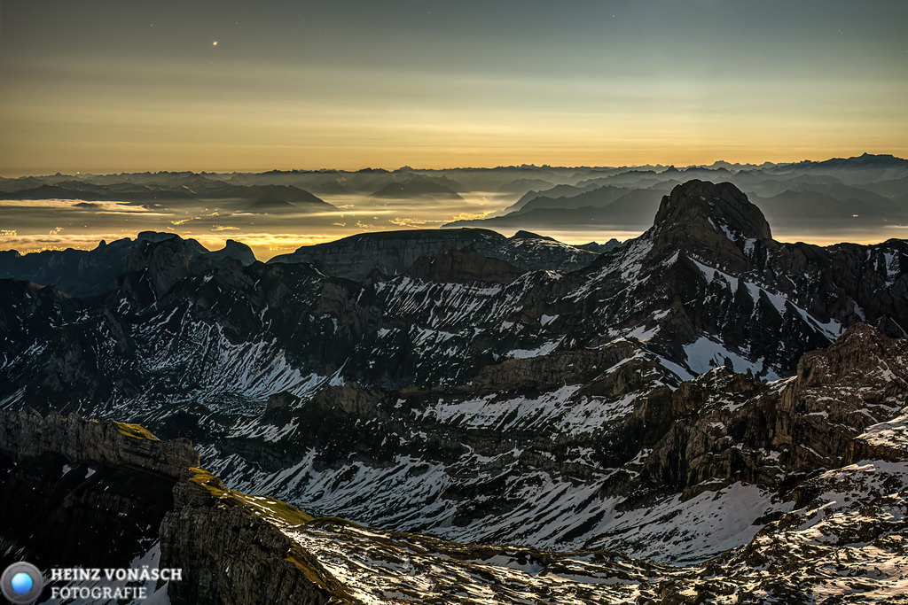 Säntis_0034 | Alle Bilder von Heinz Vonäsch Fotografie können alle zu günstigen Preisen gekauft werden! Download der Bilder, Ausdrucke, Postkarten, Tassen T-Shirts, Kalender, Alu- Dibond usw. - Realisiert mit Pictrs.com