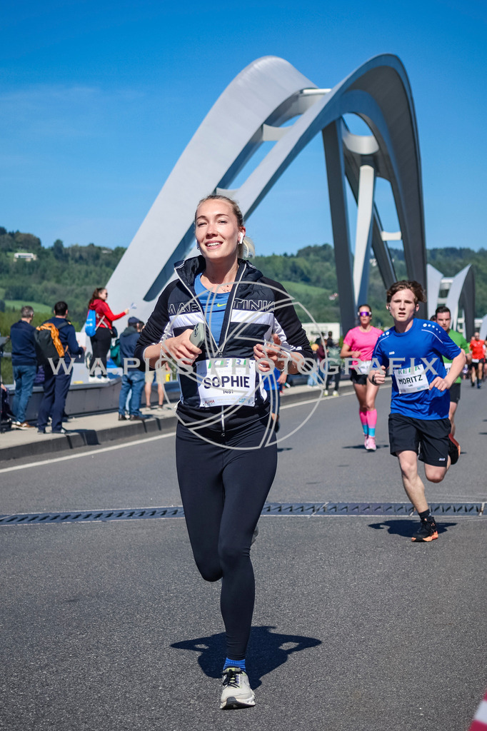 ..... | LINZ,AUSTRIA,27.April 25, Int. 3 Brückenlauf Linz  , Image shows: Photo: WAPICS / Manuel Binder