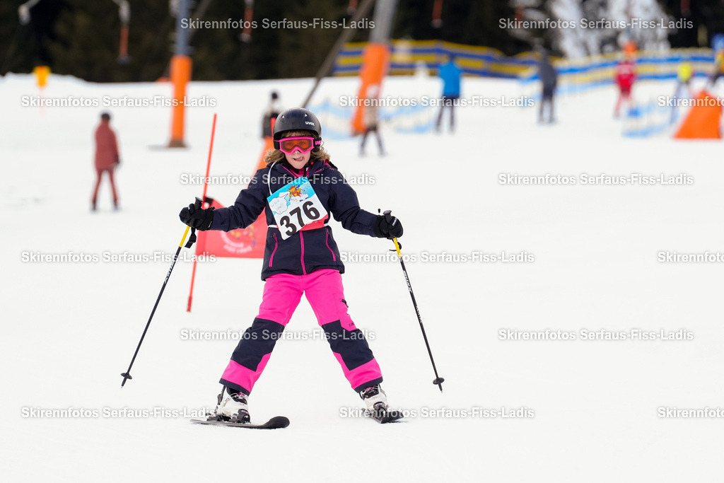 SRF_02.01.2026_0596 | Skirennfotos,Serfaus,Fiss,Ladis,Kinderskirennen,Winter,Tirol,Oberland,skirace,SFL,feelfree,weil wir's genießen,ski,Ski,skifahren,Sonnenplateau, - Realisiert mit Pictrs.com