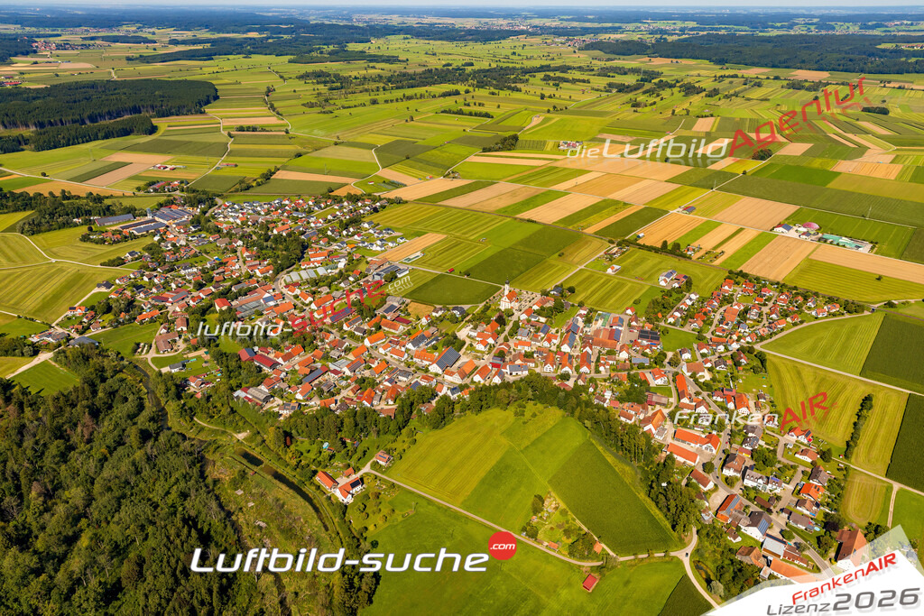 Luftaufnahme der Stadt Pleß - Die Luftaufnahme wurde 2025 vom UL-Flugzeug heraus erstellt ( keine Drohne ) - Hochauflösende Luftaufnahme - für professionelle Ausdrucke geeignet. Die Geschenkidee !Mit Lizenz und Bildrechte bestellbar