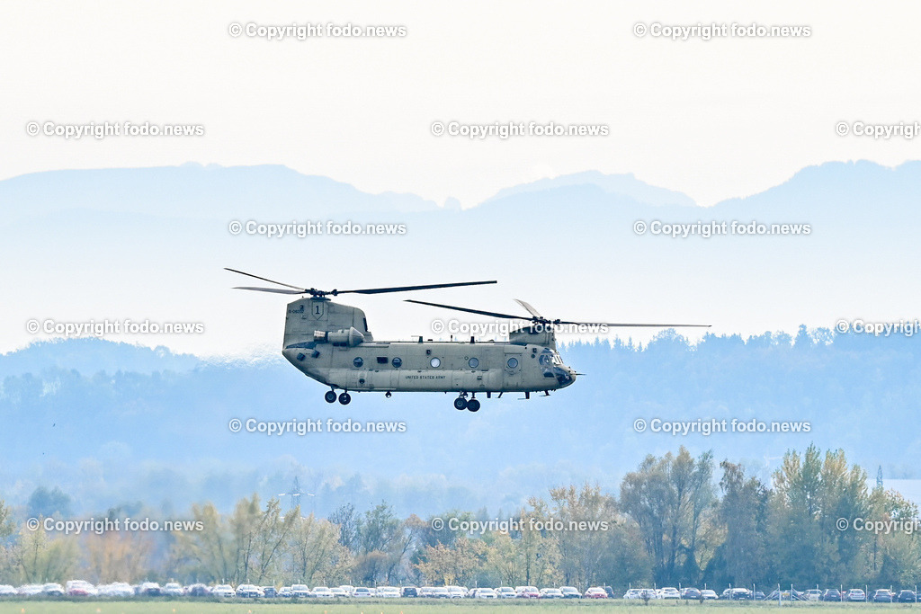 Flughafen Linz_ Linz Airport_ Linz-Hoersching_ US Army_ 30.10.2023-16 | 30.10.2023, Linz Hoersching, AUT, Flughafen Linz, Linz Airport, im Bild Hubschrauber der US Army am Flughafen Linz Hoersching, Zwischenstopp zum betanken, Black Hawk, Chinook