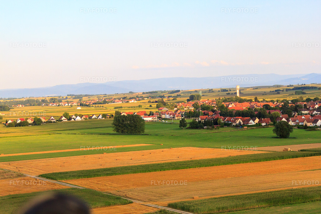 Luftbild: Rue de la Haute Vienne in Schleithal im Bundesland Bas-Rhin in Frankreich. – Foto: IMG_59017.jpg vom 04.08.2013 durch Werner Riehm/FLY-FOTO.de – Auflösung des Originals: 4752 x 3168 px