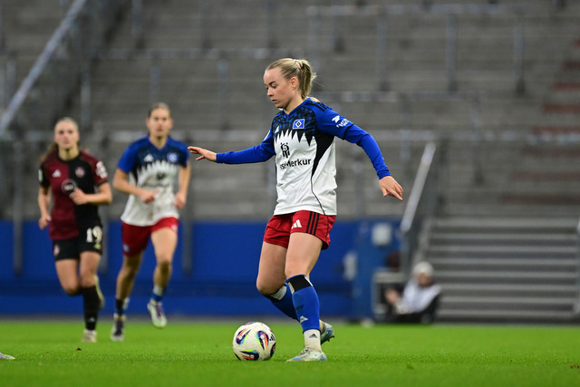 Fußball I Frauen I Saison 2025-2026 I Bundesliga I 10. Spieltag I Hamburger SV - 1. FC Nürnberg I 45407 | Mia Büchele (17, Hamburger SV) - Realisiert mit Pictrs.com