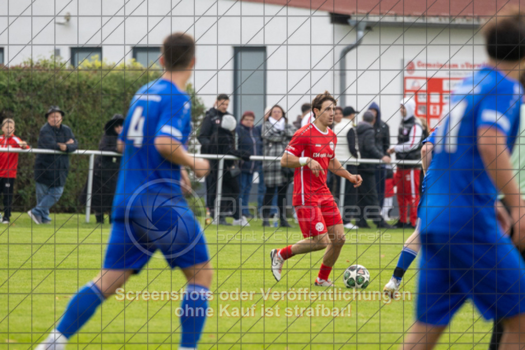 20251019_164054_0177 | #,FV Vorwärts Faurndau (rot) vs. TSV RSK Esslingen (blau), Fußball, Bezirksliga - Bezirk Neckar/Fils, 09. Spieltag, Saison 2025/2026, Rasenplatz, Im Dittlau 2, 73035 Göppingen, 19.10.2025 - 15:30 Uhr,Foto: PhotoPeet-Sportfotografie/Peter Harich