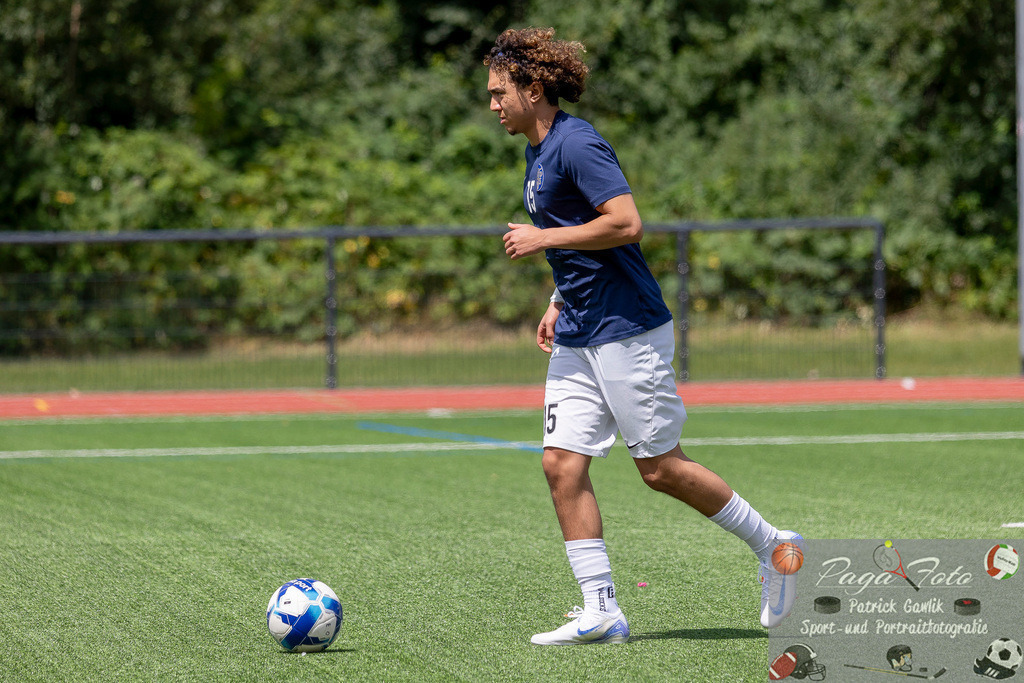 Testspiel: Spvgg. 03 Fechenheim - Türk Gücü Friedberg, 13.07.2024 | Malik Mazouzi (Spvgg. 03 Fechenheim #15), Spvgg. 03 Fechenheim - Türk Gücü Friedberg, Frankfurt am Main, Sportanlage Birsteiner Straße, 13.7.2024 - Realisiert mit Pictrs.com