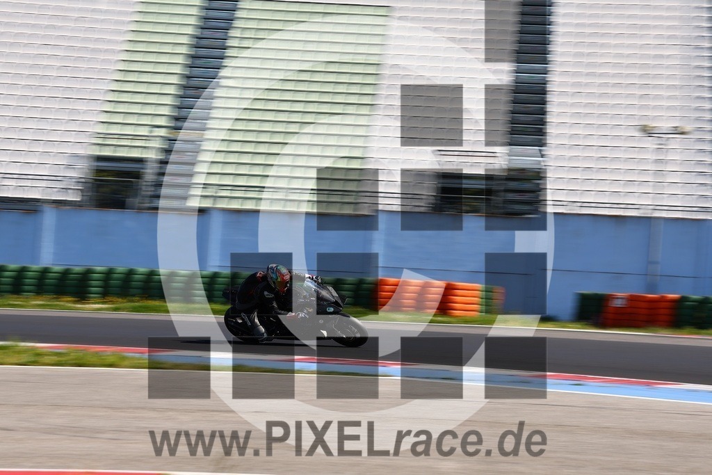 0855-20260404_08261 | Schöne Erinnerungen an spannende Momente - das festzuhalten ist unser Job. PIXELrace.de ist seit 2003 auf den Rennstrecken Europas unterwegs um die Action draußen beim Fahren und die wunderbare Stimmung imm Fahrerlager für euch einzufangen.
