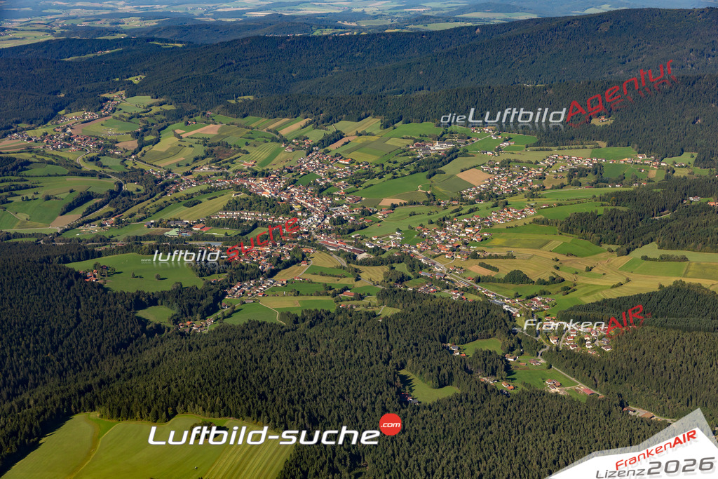 Das Luftbild der Stadt Lam wurde 2021 vom Flugzeug heraus erstellt (keine Drohne) Aufnahmehöhe ca.450 Meter- hohe Bildauflösung und Druck-Qualität garantiert!