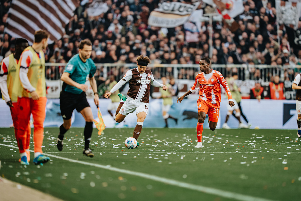 _STP2275 | Der offizielle Shop für FC St. Pauli Fotos. Wähle aus Spielszenen & Fanmomenten dein FCSP Wunschformat. Wir liefern Millerntor-Atmosphäre.