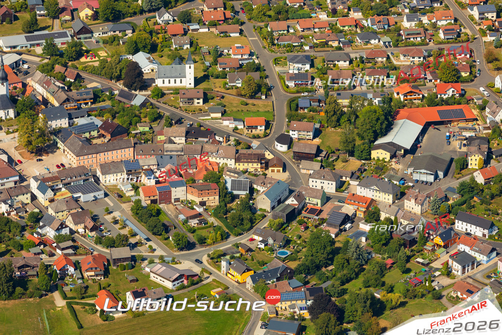 Luftaufnahme der Stadt Thiersheim - Die Luftaufnahme wurde 2025 vom UL-Flugzeug heraus erstellt ( keine Drohne ) - Hochauflösende Luftaufnahme - für professionelle Ausdrucke geeignet. Die Geschenkidee !Mit Lizenz und Bildrechte bestellbar