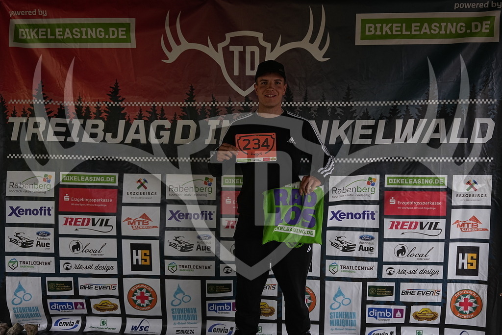 A1_09336 | Fotogalerie der Treibjagd im Dunkelwald - Dein MTB Etappenrennen im Erzgebirge - Realisiert mit Pictrs.com