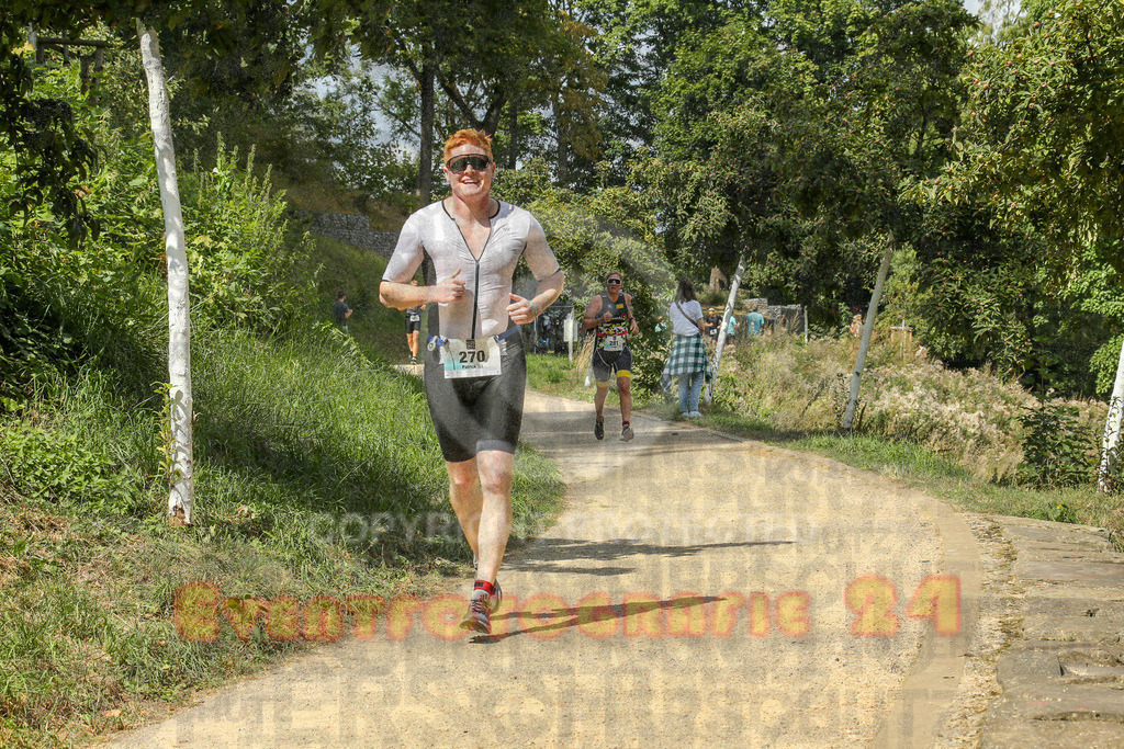 250824_1332_EX1_2737 | Sportfotografie im Rhein-Sieg Kreis, Köln, Bonn, NRW, Rheinland Pfalz, Hessen, etc. Unser Tätigkeitsfeld umfasst den Laufsport vom Volkslauf über den Marathon, Duathlon, Triathon bis zum Ultralauf wie Kölnpfad Ultra oder Schindertrail.