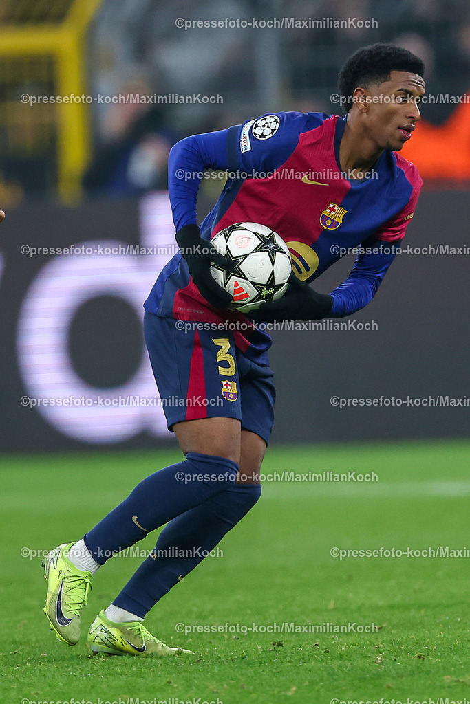UCL11122402174 | 11.12.2024, UEFA Champions League, Borussia Dortmund - FC Barcelona, 8. Spieltag, Signal Iduna Park, Saison 2024 2025: Alejandro Balde (Barca #3)