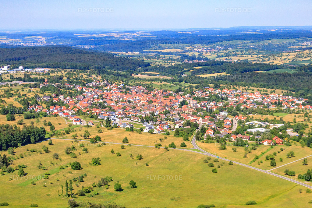 Luftbild: Ortsansicht aus Westen im Ortsteil Ittersbach in Karlsbad im Bundesland Baden-Württemberg in Deutschland. – Foto: IMG_42125.jpg vom 27.06.2011 durch Werner Riehm/FLY-FOTO.de – Auflösung des Originals: 4427 x 2952 px