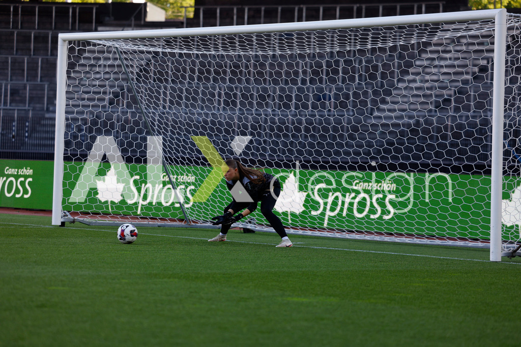 GC Zürich vs FC Zürich - AXA Women’s Super League Playoffs - Stadion Letzigrund | YARA ZWYSSIG of Grasshopper Club Zürich before the AXA Women’s Super League Playoffs quarter-final second leg between GC Zürich and FC Zürich at Stadion Letzigrund, Zurich, Switzerland. - Realisiert mit Pictrs.com