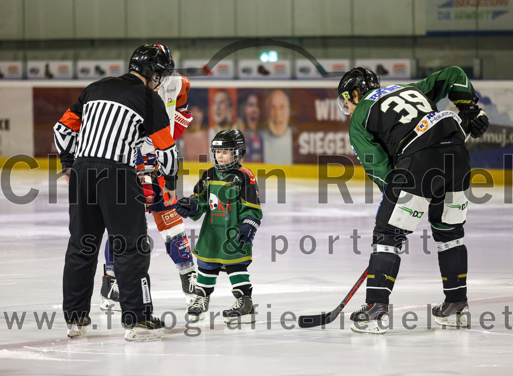2023-03-03_010_TSV_Erding_gegen_ESC_Kempten | Erding, Deutschland, 03.03.2023:
Eishockey, Bayernliga Playoffs 2022 / 2023, Viertelfinale, TSV Erding gegen ESC Kempten, Endergebnis: 9:3

Thomas Plihal (Erding Gladiators, #39)

Foto: Christian Riedel / fotografie-riedel.net