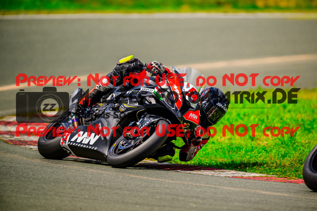 MaZZes_FotoMatrix_240728_6007705_6755 | STK