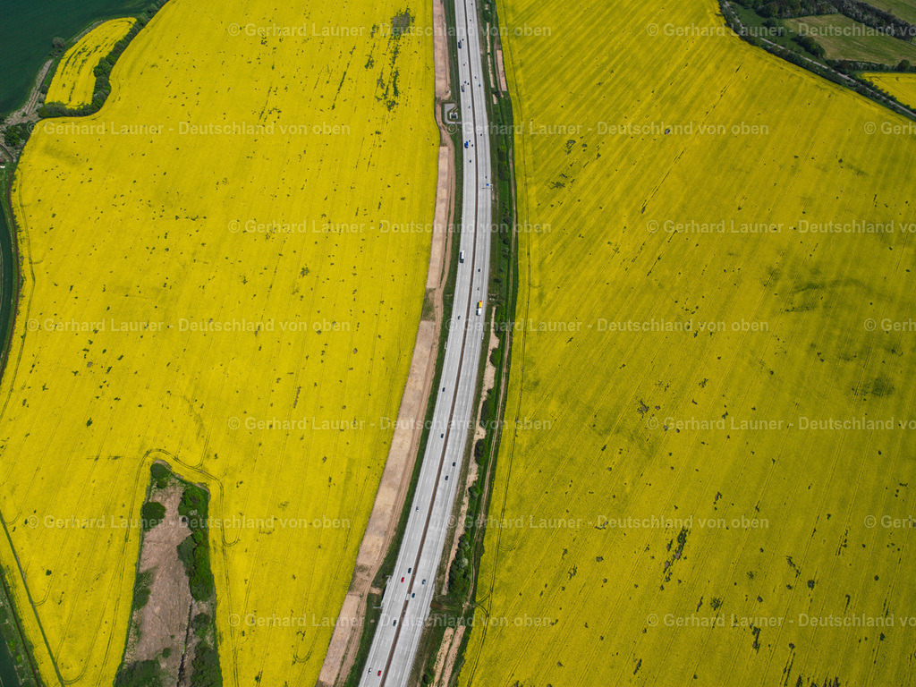 2522095 | Rapsfelder an der Autobahn A9 bei Buro