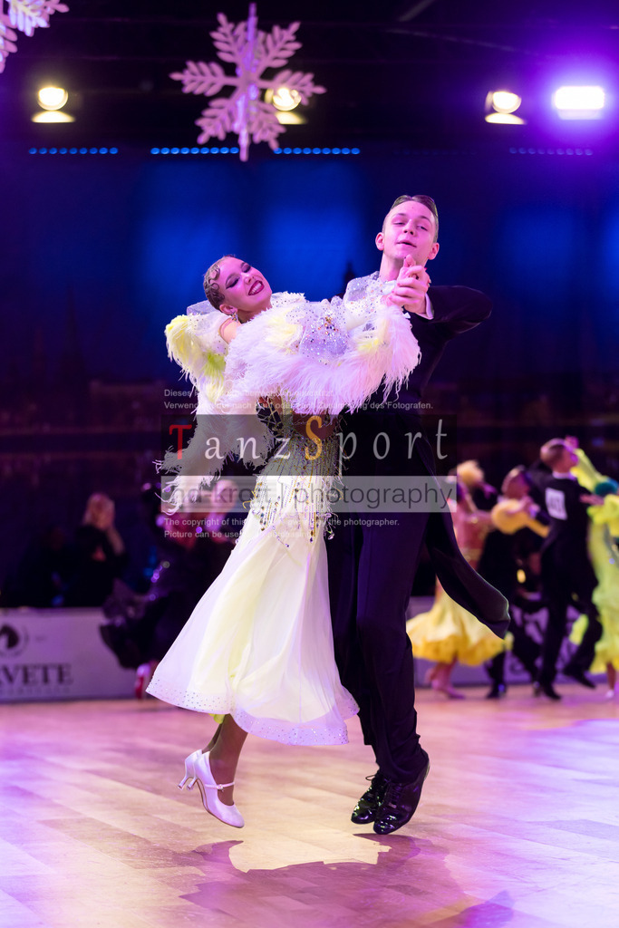 20241215_WDSF_Open_Youth_Std-Riga-8585 | Tanzsportbilder, Standardtanz, Lateintanz, WDSF, DTV, LTVB, dancecomp, goc, hessen tanzt, blaues band der spree, walzer, tango, wiener walzer, slowfox, quickstepp, samba, rumba, cha-cha-cha, paso doble. jive, hd-kroft photography, turniertanzsport