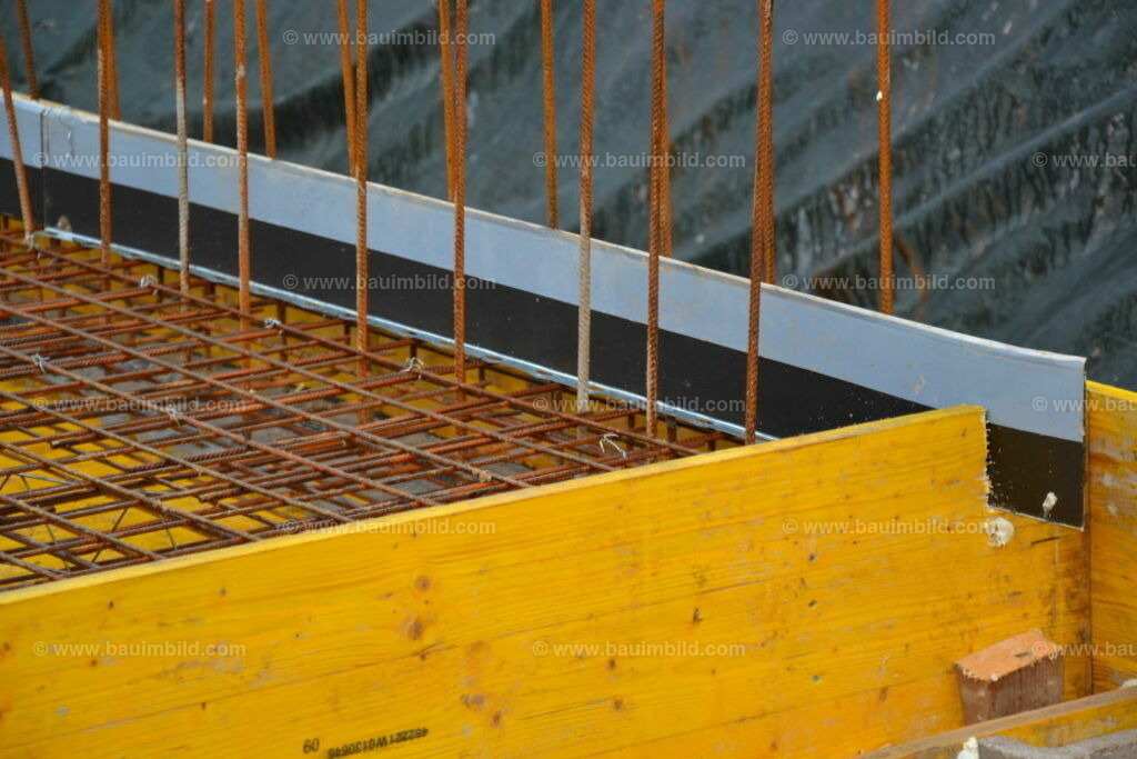 bib-lg04-betonarbeiten-0310 | Nach LV-Leistungsgruppen sortierte Detailfotos über den Bau eines Hauses. Alle Hausbau-Bilder direkt vom Urheber und Autor der Website Haus-Selber-Bauen.com