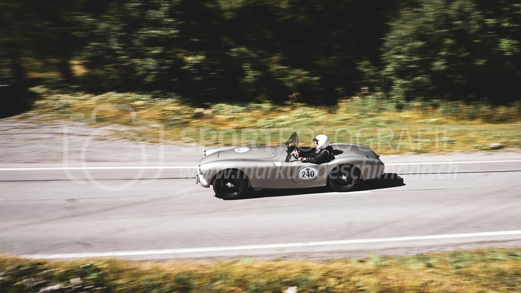 19. Arosa ClassicCar 2023 - 1. September 2023 | 19. Arosa ClassicCar 2023
Arosa, Schweiz
Kohler Jürg aus Oftringnen mit der Startnummer 240 in einem AC Bristol AC Ace Bristol, Jahrgang 1957, in der Klasse Classic Trophy.
@arosaclassiccar, @arosa.official, #arosaclassiccar, #arosa, #76curves, #classiccar
Bild: Sportfotografie Markus Aeschimann | www.markus-aeschimann.ch - Realisiert mit Pictrs.com