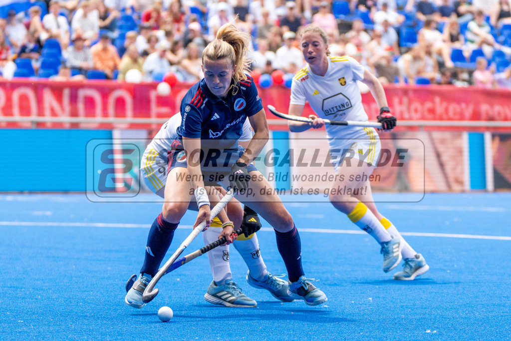 Final4_20250531-1210-HK107536 | Krefeld, Deutschland, 31.05.2025:  Feldhockey Final4 2025 – „Deutsche Feldhockey-Meisterschaften 2025“ im Gerd-Wellen-Hockeyanlage am 31.05.2025 in Krefeld, Deutschland. (Foto von Kramhöller/Fehrmann/Kaste)Krefeld, Germany, 31.05.2025: Feldhockey Final4 2025 – „Deutsche Feldhockey-Meisterschaften 2025“ in Gerd-Wellen-Hockeyanlage at 31.05.2025 in Krefeld, Deutschland. (Foto from Kramhöller/Fehrmann/Kaste)