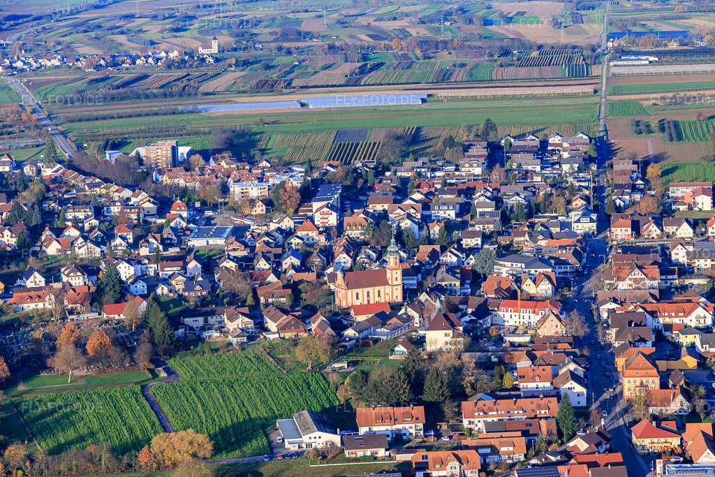 Luftbild: Ortszentrum mit Kirche St. Michael aus Süden in Appenweier im Bundesland Baden-Württemberg in Deutschland. Foto: IMG_119950.jpg vom 30.11.2019 durch Werner Riehm/FLY-FOTO.de
