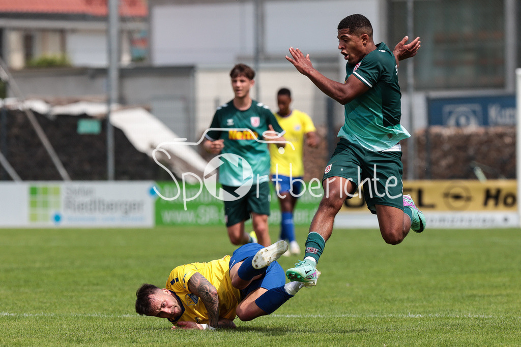 FC Pipinsried - SSV Jahn Regensburg II | Marco MAUL (SSV) / Angelo MAYER (FCP)
