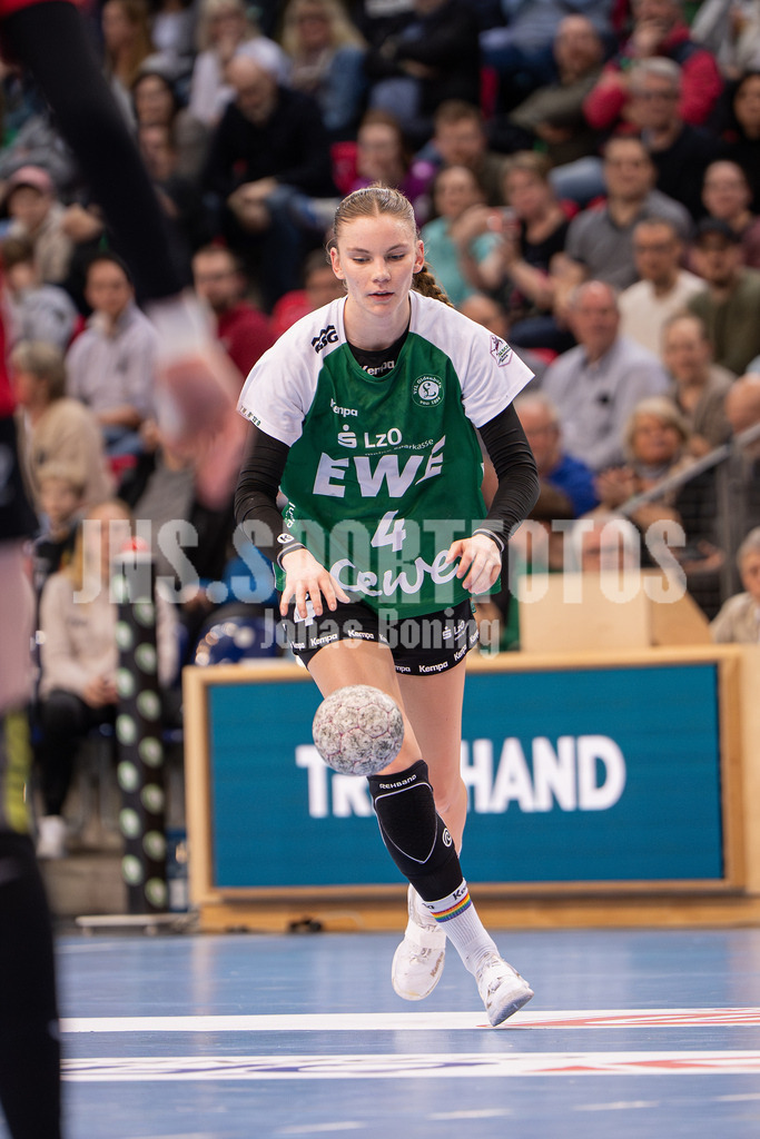 Handball I Frauen I Saison 2025-2026 I 1. HBF I 17. Spieltag I VFL Oldenburg - Thüringer HC I 0636 | Toni-Luisa Reinemann (4, VfL Oldenburg) - Realisiert mit Pictrs.com
