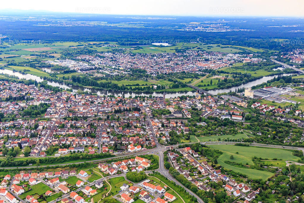 Luftbild: Stadtansicht am Main jenseits der Auheimer Straße aus Norden im Ortsteil Großauheim in Hanau im Bundesland Hessen in Deutschland. Foto: IMG_088873.jpg vom 20.05.2016 durch Werner Riehm/FLY-FOTO.de