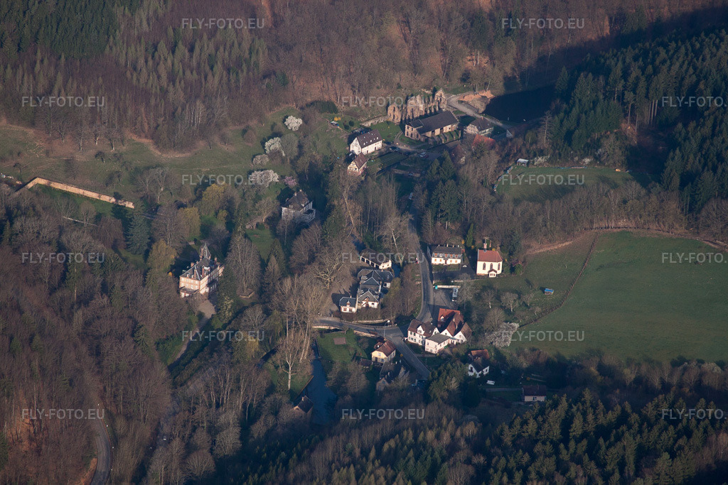 Vue aérienne: Vue de la ville à Nehwiller-près-Wœrth dans le département Bas Rhin, France. Photo: IMG_63699.jpg prise le 30/03/2014 par Werner Riehm/FLY-FOTO.eu – Résolution de l'original: 4752 x 3168 px