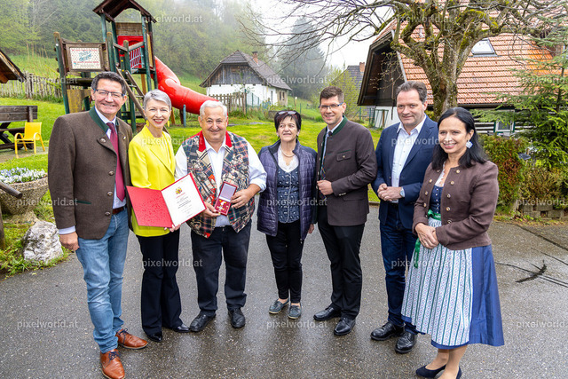 Verleihung des Ehrenzeichen des Landes an Hanebauer ÖR Johann Kraßnig sen. | Bildershop von pixelworld.at - Realisiert mit Pictrs.com