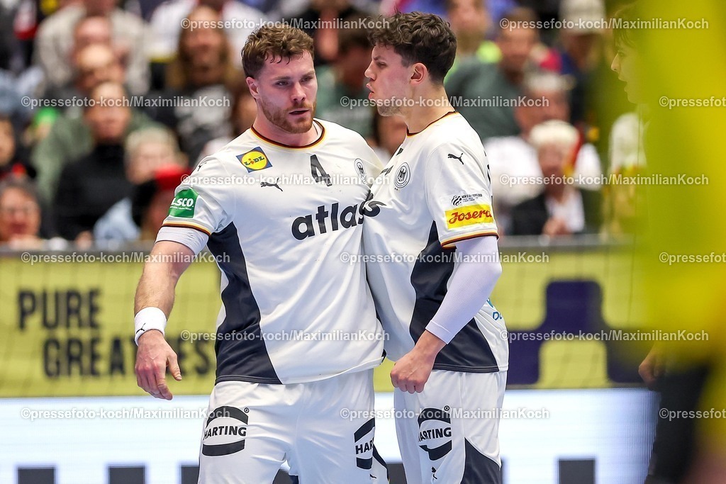 EHF15012602043 | 15.01.2026, Handball, Men's EHF EURO 2026, Deutschland - Östereich, Jyske Bank Boxen in Herning, Dänemark, Preliminary Round:  Johannes Golla (Germany #04)  Timo Kastening (Germany #73) jubelnd