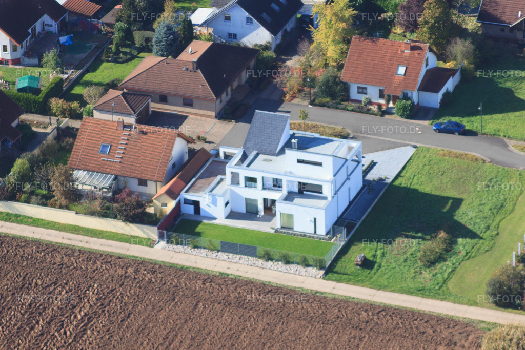 Luftbild: Im Kleinefeld im Ortsteil Billigheim in Billigheim-Ingenheim im Bundesland Rheinland-Pfalz in Deutschland. Foto: IMG_34555.jpg vom 26.10.2010 durch Werner Riehm/FLY-FOTO.deAuflösung des Originals: 4590 x 3060 px