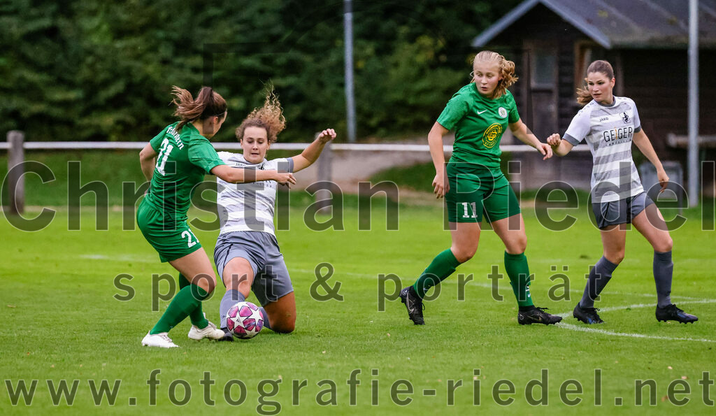 2023-10-07_066_FC_Forstern_gegen_TSV_Schwaben_Augsburg | Forstern, Deutschland, 07.10.2023:
Fußball, Frauen Bayernliga 2023 / 2024, 6. Spieltag, FC Forstern gegen TSV Schwaben Augsburg, Endergebnis: 1:6

Vanessa Meingaßner (FC Forstern, #21), Vivian Jakob (TSV Schwaben Augsburg, #3), Veronika Auer (FC Forstern, #11), Sophie Keitel (TSV Schwaben Augsburg, #14)

Foto: Christian Riedel / fotografie-riedel.net