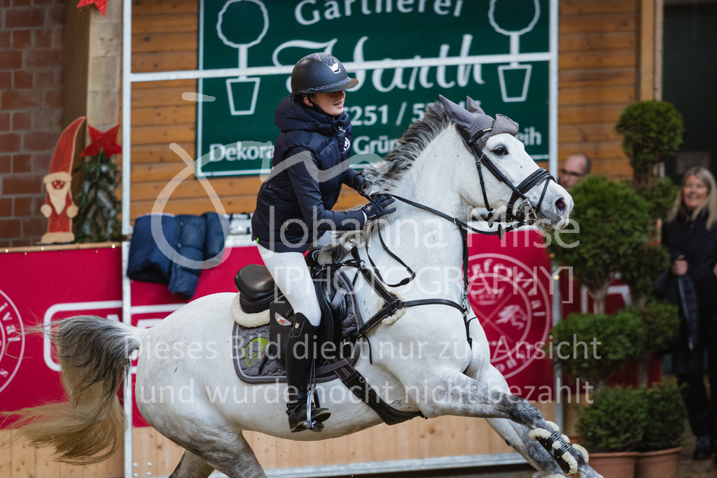 221127_Winterfestival_L-Spr_HPTTY-265 | Deine schönsten Turniermomente als professionelle Fotos! Entdecke hochwertige Pferdesport-Fotografie im Online-Shop. Jetzt Fotos finden & bestellen!