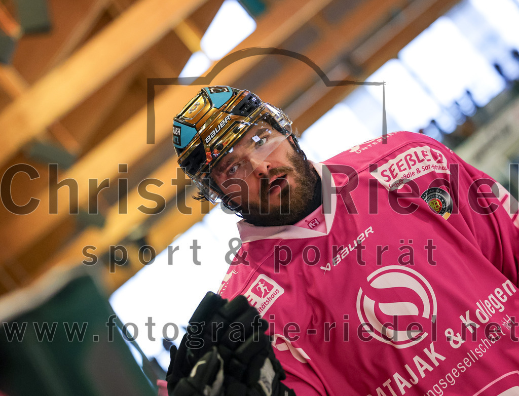 2025-10-05_052_TSV_Erding_gegen_Heilbronner_Falken | Erding, Deutschland, 05.10.2025:Eishockey, Oberliga Süd 2025 / 2026, 6. Spieltag, TSV Erding gegen Heilbronner Falken, Endergebnis: 3:1Jubel nach dem 1:0 durch Marc Schmidpeter (Erding Gladiators, #33)Marc Schmidpeter (Erding Gladiators, #33)Foto: Christian Riedel / fotografie-riedel.net