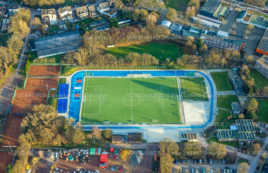 Bottrop251204297 | Luftbild, Fußballstadion SV 1911 Bottrop e. V., grünes Spielfeld und blaue Laufbahn, Tennisplätze Tennisclub Blau-Gelb Eigen e.V., Eigen, Bottrop, Ruhrgebiet, Nordrhein-Westfalen, Deutschland