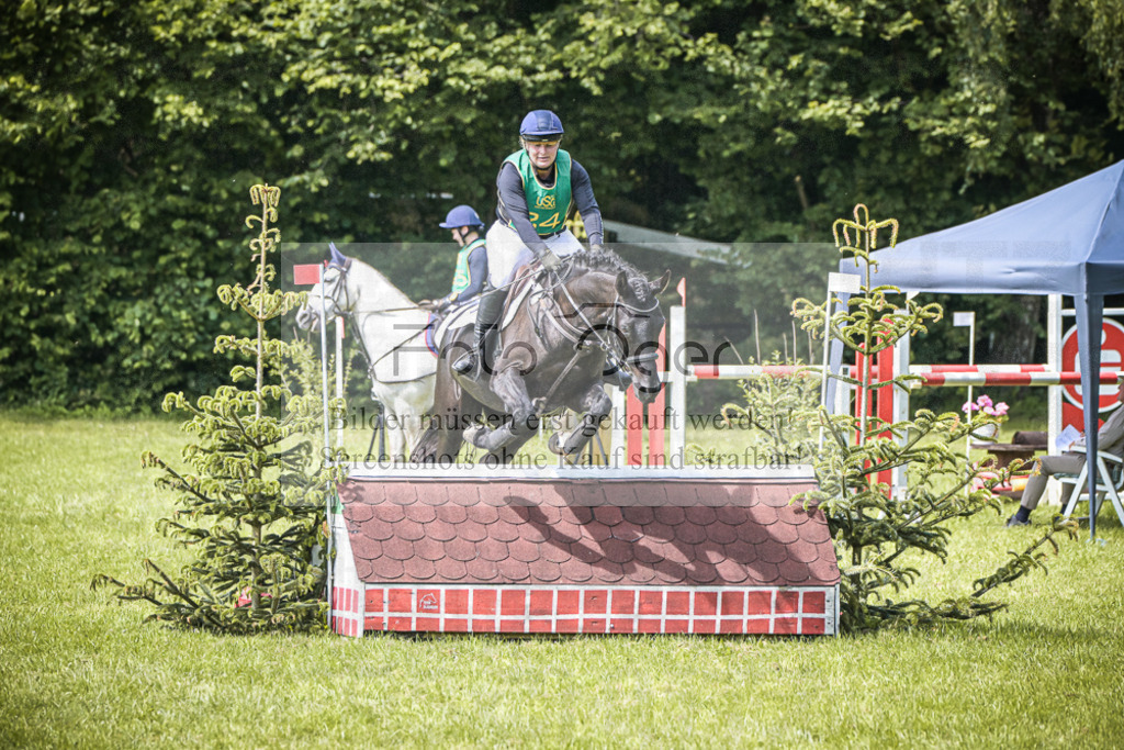 DOS_9247 | Entdecke hochwertige Reitturnierfotos von Foto Oger. Professionell, emotional und authentisch – jetzt Lieblingsmomente im Shop bestellen.Deutschlandweite Turnierfotografie. - Realisiert mit Pictrs.com