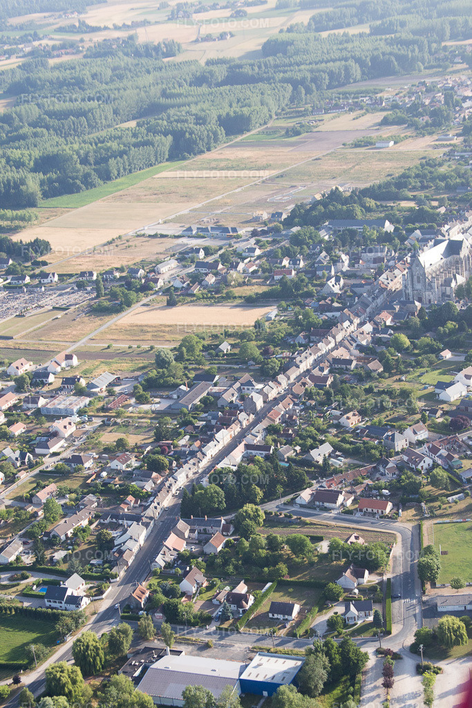 Aerial view: View of the town in Cléry-Saint-André in the state Loiret, France. – Photo: IMG_082533.jpg taken on 06/21/2015 by Werner Riehm/FLY-FOTO.com – Resolution of the original: 2642 x 3962 px