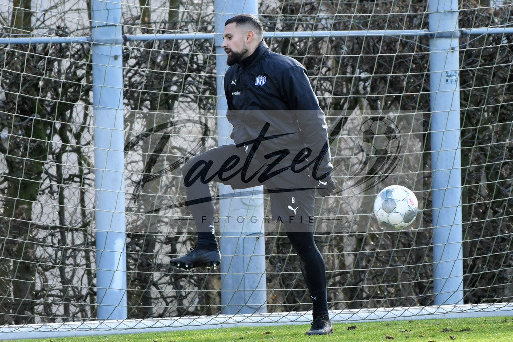 20200215_TRAOSN_0071 | Fussball, Herren: Marcos Alvarez (VfL Osnabrueck) in Aktion, am Ball, Einzelaktion waehrend der Trainingseinheit des VfL Osnabrueck im Sportpark Illoshoehe am 15.02.2020 in Osnabrueck, Deutschland. - Realisiert mit Pictrs.com