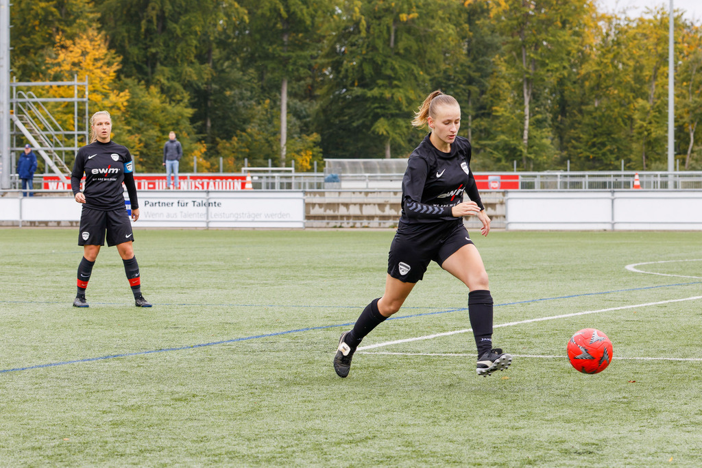 FCHHOH_251005_6354 | 1.FC Heidenheim 1846 II vs. SGM Hohenmemmingen/Sontheim, Fußball, Frauen, Bezirksliga, 2025/2026, 4. Spieltag, 05.10.2025 in Heidenheim, Kunstrasen b. Voith-Arena West(Foto: Michael Bulling) - Realisiert mit Pictrs.com