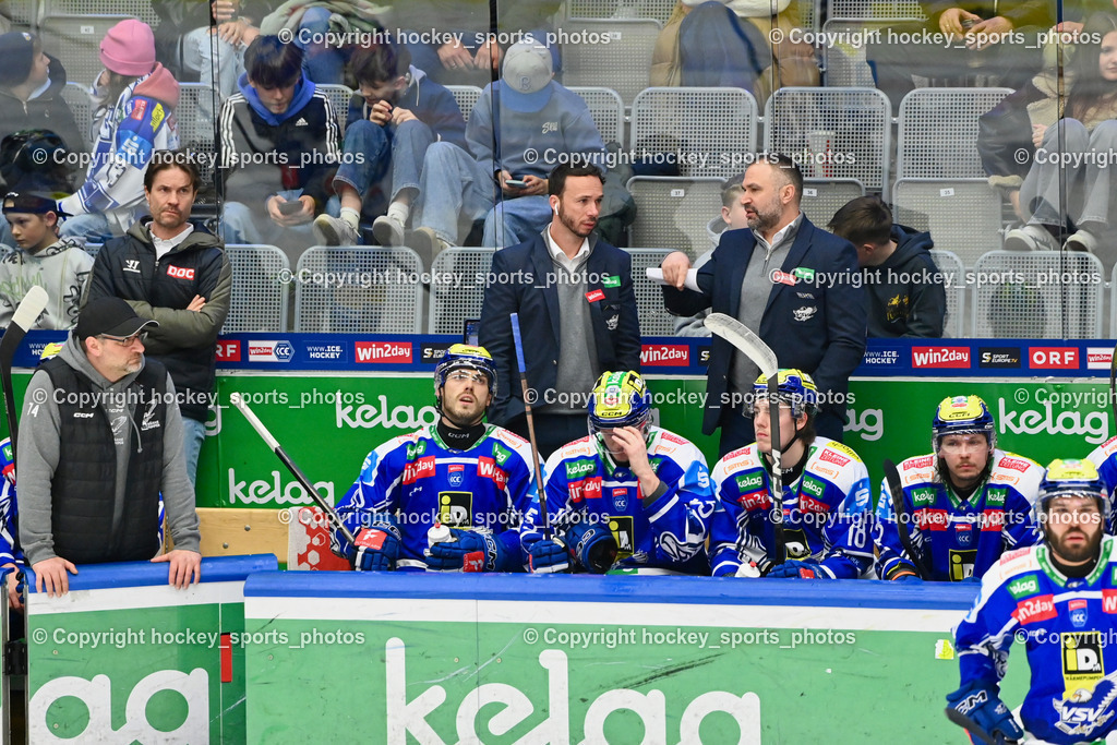 EC IDM WÄRMEPUMPEN VSV vs. MOSER MEDICAL GRAZ99ERS | Spielerbank EC VSV, Dr. André Drobez Teamdoc EC VSV, Marco Pewal Assistant Coach EC VSV, Pierre Allard Headcoach EC VSV, EC IDM WÄRMEPUMPEN VSV vs. MOSER MEDICAL GRAZ99ERS, EC IDM WÄRMEPUMPEN VSV vs. MOSER MEDICAL GRAZ99ERS am 12.03.2026 in Villach (Stadthalle Villach), Austria, (Photo by Bernd Stefan)