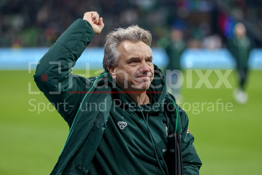 Fussball, Bundesliga, SV Werder Bremen - 1. FC Union Berlin | Horst Steffen (Trainer, Cheftrainer, SV Werder Bremen) mit Jubel über den Sieg, Freude über das gewonnene Spiel, Portrait, Nahaufnahme, Einzelfoto, Einzelbild, DIE DFL-RICHTLINIEN UNTERSAGEN JEGLICHE NUTZUNG VON FOTOS ALS SEQUENZBILDER UND/ODER VIDEOÄHNLICHE FOTOSTRECKEN. DFL REGULATIONS PROHIBIT ANY USE OF PHOTOGRAPHS AS IMAGE SEQUENCES AND/OR QUASI-VIDEO.