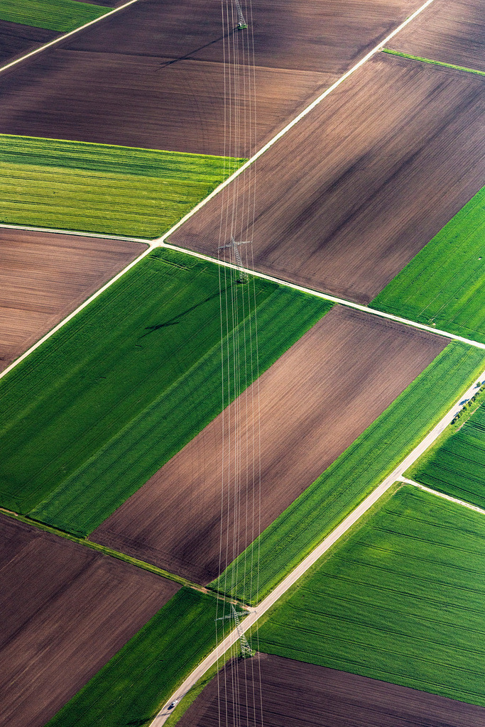 dr__0027246.jpg | SCHWöRSHEIM 14.05.2019 Strukturen auf landwirtschaftlichen Feldern in Schwörsheim im Bundesland Bayern, Deutschland. // Structures on agricultural fields in Schwoersheim in the state Bavaria, Germany. Foto: Daniel Reiter