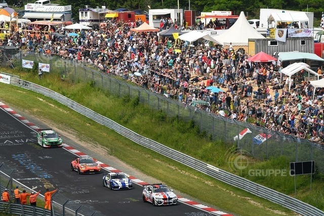 24hNbr19_0149183OK_FB | (74): Florian Wolf, Manuel Amweg, Arne Hoffmeister, Rudi Adams - (310): Marc Keilwerth, Marcos Adolfo Vazque, Rüdiger Schicht,  "Montana" - (76): Christoph Breuer, Kay van Berlo, Alexander Mies, Mike David Ortmann - Realisiert mit Pictrs.com