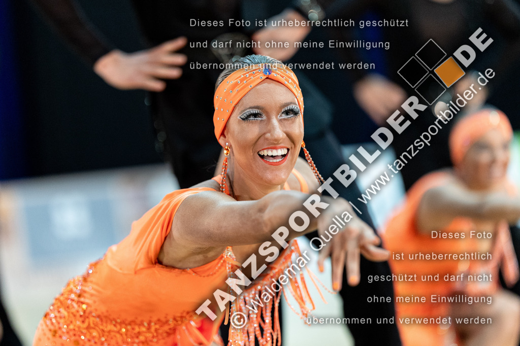20240120-00540 | Hier finden Sie Tanz Bilder vom Latein und Standard Formationen tanzen. Sportbilder vom Tanzsport. Schöne Fotos und von Weltmeisterschaft, Europameisterschaft, Bundesliga, Regionalliga, Oberliga und Landesliga sowie von GOC Stuttgart, DanceComp, WM Bremen