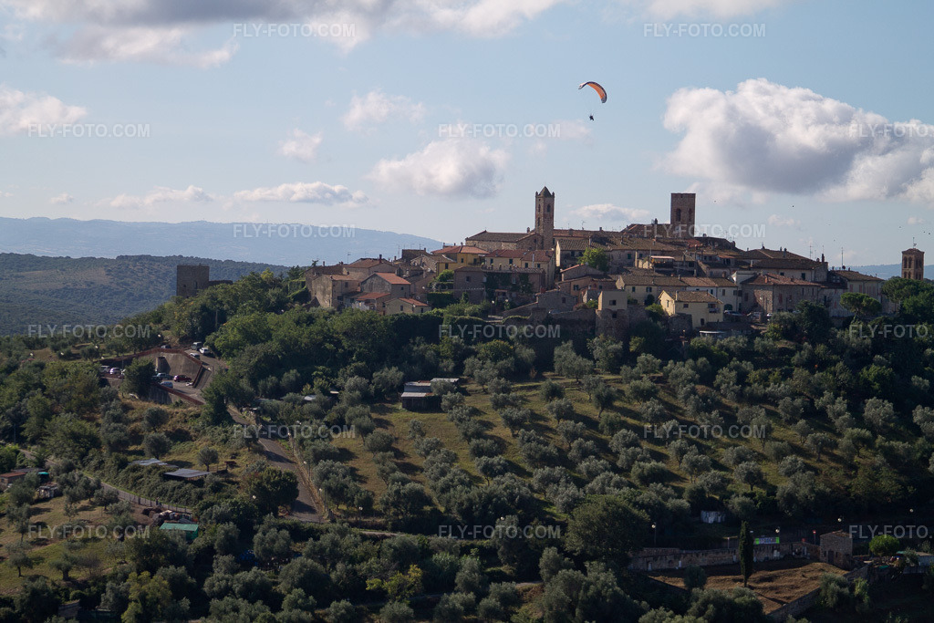 Aerial view: View of the town in Montepescali in the state Tuscany, Italy.Photo: IMG_43744.jpg taken on 07/28/2011 by Werner Riehm/FLY-FOTO.comResolution of the original: 4272 x 2848 px