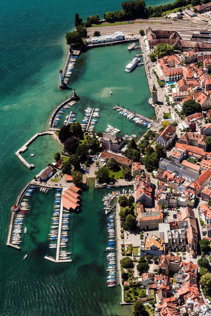 dr__0019136.jpg | LINDAU (BODENSEE) 04.07.2017 Ortskern am Uferbereich des Bodensee in Lindau (Bodensee) im Bundesland Bayern, Deutschland. // Village on the banks of the area Lake Constance in Lindau (Bodensee) in the state Bavaria, Germany. Foto: Daniel Reiter